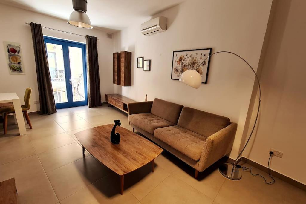 Appartement Cozy Inside.City & Beach Outside à Sliema Extérieur photo